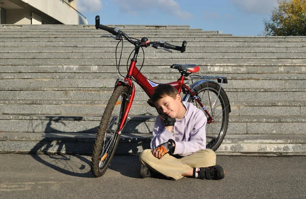 The boy with red bicycle — Stock Photo, Image