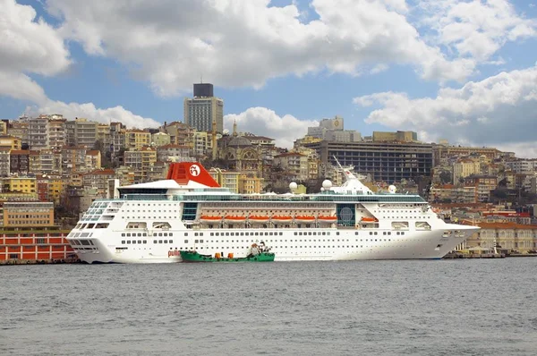 Elegant cruise ship - İstanbul - Turkey — Stock Photo, Image