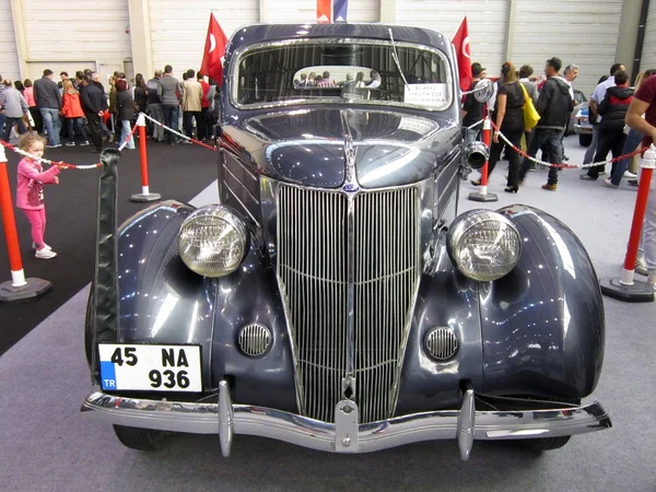 Autoshow 2013 Izmir International Fair Area. Выставка классических автомобилей в Турции . — стоковое фото