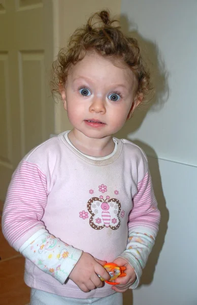 Retrato de niña rubia alegre . —  Fotos de Stock