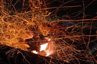 kömür ateşi karanlık gece fotoğrafı,