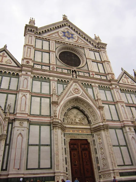 Πρόσοψη του το baslica di santa maria del fiore (Βασιλική της Αγίας Μαρίας του λουλουδιού), η κύρια εκκλησία της Φλωρεντίας, Ιταλία — Φωτογραφία Αρχείου