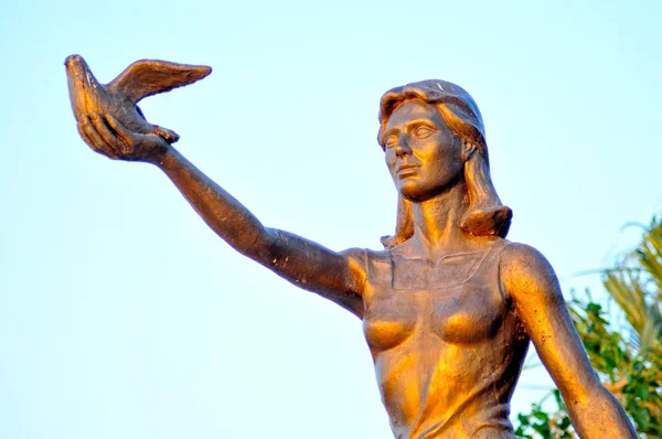 A béke és a Szabadság szobor. — Stock Fotó