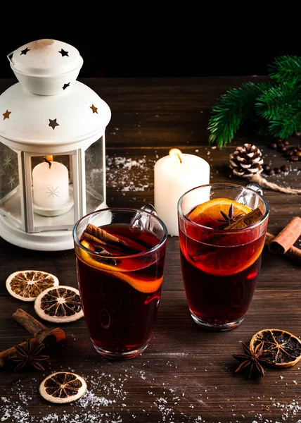 Bir Dilim Portakal Baharatlı Sıcak Şarap Yeni Yıl Noel Için — Stok fotoğraf