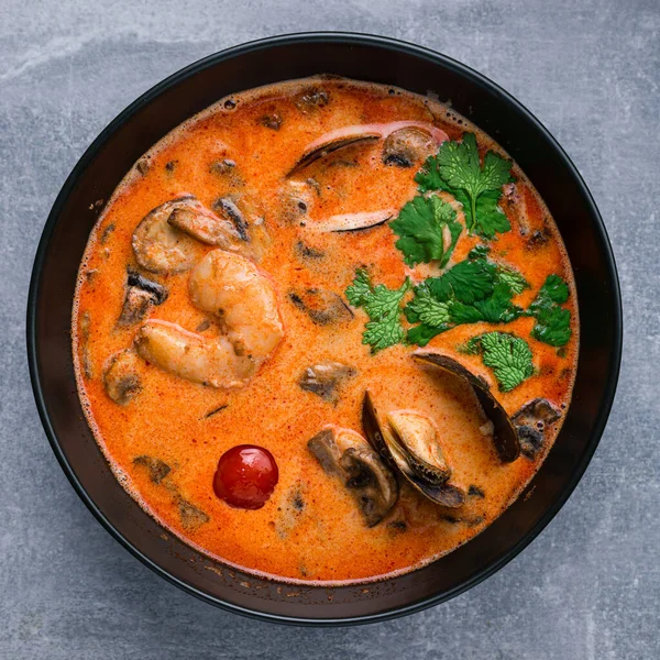 Classico Filato Tom Con Cozze Zuppa Tradizionale Tailandese Piccante Tom — Foto Stock