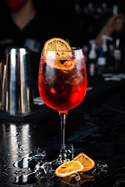 Klassieke Aperol Cocktail Aan Bar Klassieke Italiaanse Aperol Spritz Cocktail — Stockfoto