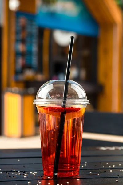 Koktail Buah Dalam Gelas Plastik Musim Panas Minum Limun Dengan — Stok Foto