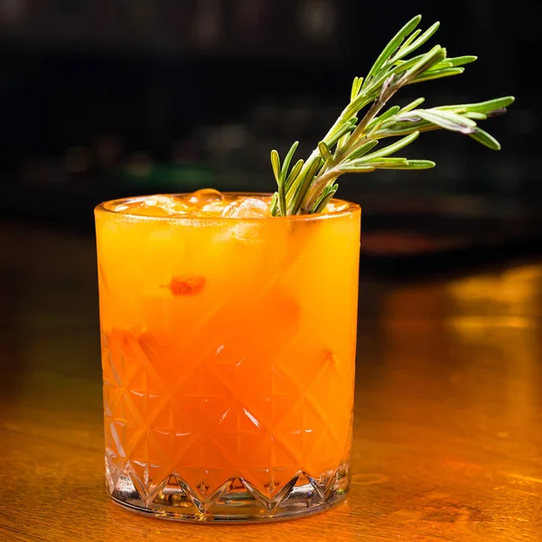 Gin Och Tonic Havtorn Cocktail Med Rosmarin Uppfriskande Sommardryck Havtorn — Stockfoto