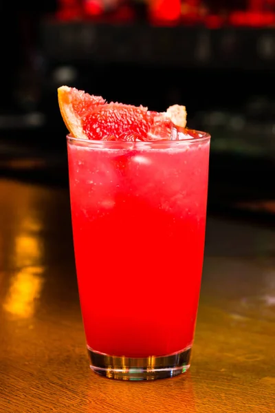 Limonade Met Grapefruit Grapefruitcocktail Aan Bar Grapefruitcocktail Hoge Glazen Met — Stockfoto