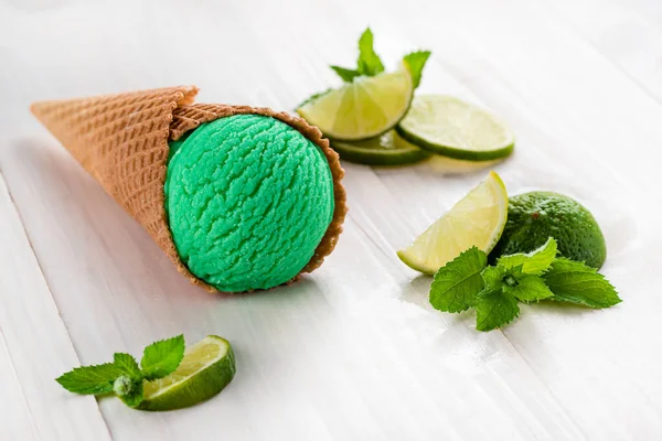 Sorvete Mojito Sorvete Verde Com Limão Hortelã Pistache Chá Verde — Fotografia de Stock