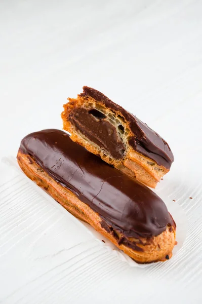 Eclair Chocolate Eclair Sobremesa Tradicional Francesa Com Creme Cobertura Chocolate — Fotografia de Stock