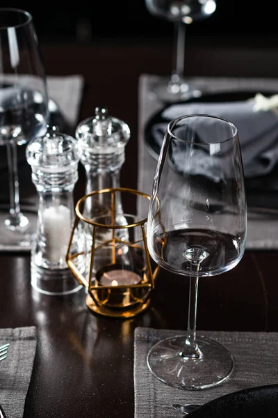 Mesa Bellamente Establecido Con Platos Vacíos Vasos Restaurante Banquete Mesa — Foto de Stock