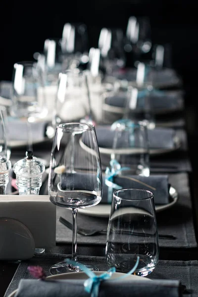 Mesa Bellamente Establecido Con Platos Vacíos Vasos Restaurante Banquete Mesa — Foto de Stock