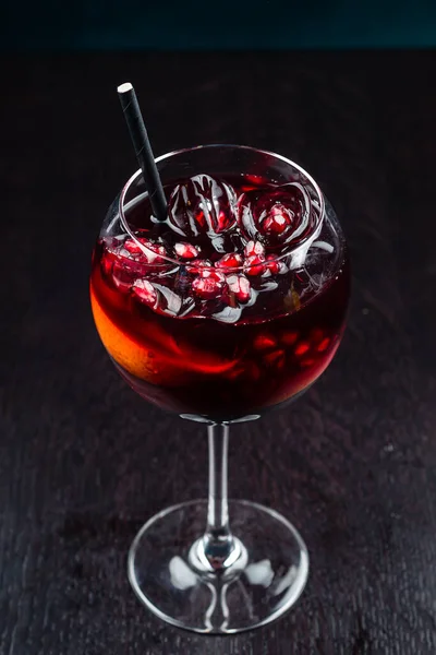 Холодный Сангрийский Напиток Классический Алкогольный Коктейль Сангрии Грейпфрутом Гранатом — стоковое фото