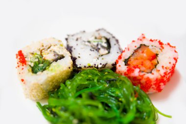 chuka salata ve sushi