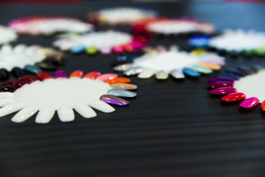 parlak tırnak cilaları paleti