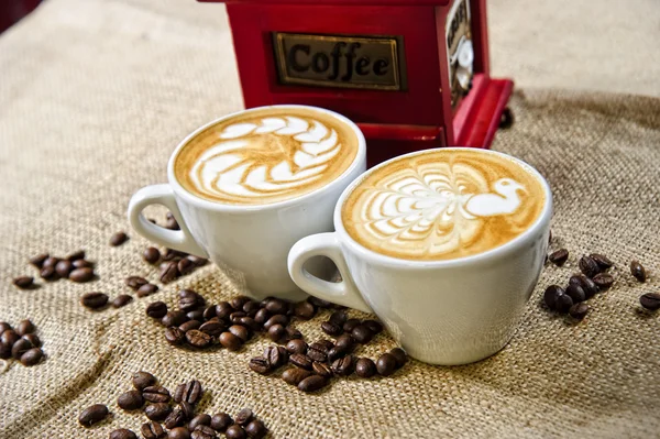 Picture of coffee cups in front of manual coffee grinder — Stock Photo, Image