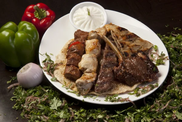 Arabic grilled meat plate. — Stock Photo, Image
