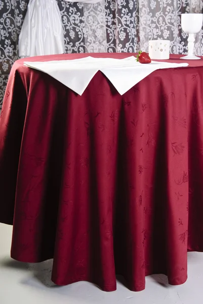 Conjunto de mesa de jantar vermelho — Fotografia de Stock