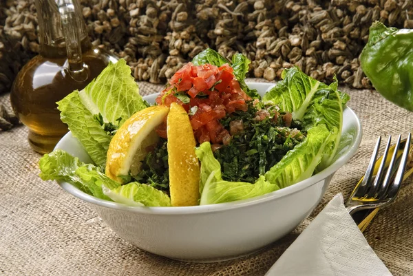 Salada de estilo árabe tabbouleh — Fotografia de Stock