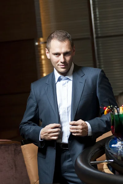 Man in suit standing in the hotel lobby — Stock Photo, Image