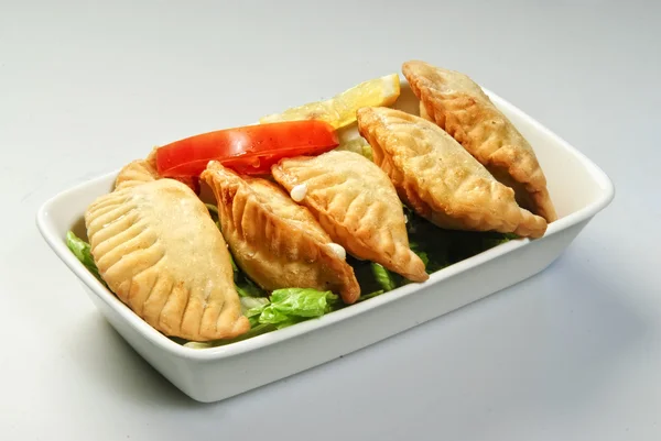 sambusek, traditiona l Arapça yiyecek tabak