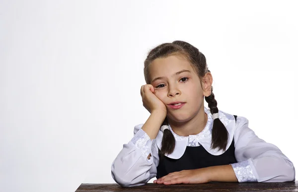 Estúdio retrato de adorável menina da escola pequena olhando para cima — Fotografia de Stock