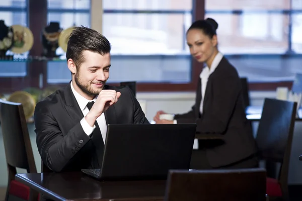 Portrait of yang confident businessman in interior — Stock Photo, Image