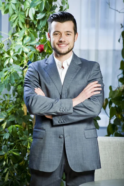 Portrait of yang and confident man in grey business suit — Stock Photo, Image