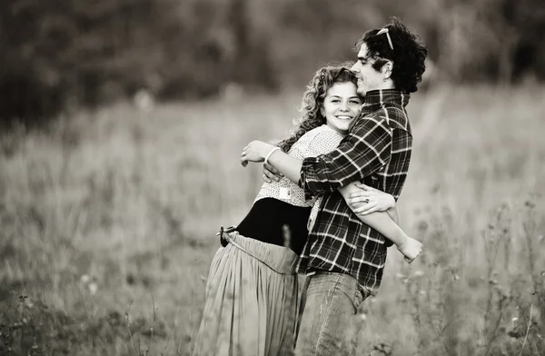 vintage bir şekilde resmi yang güzel çift açık giyinmiş