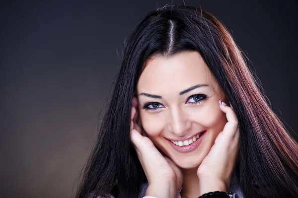 Studio portrait of beautiful brunette with grey eyes — Stock Photo, Image