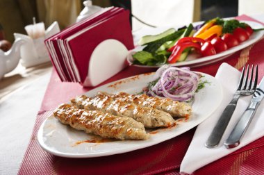 geleneksel Doğu kebap tabağı