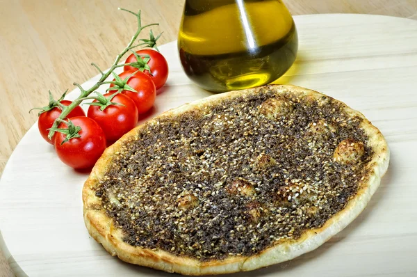 Prato de manaqish comida árabe tradicional — Fotografia de Stock