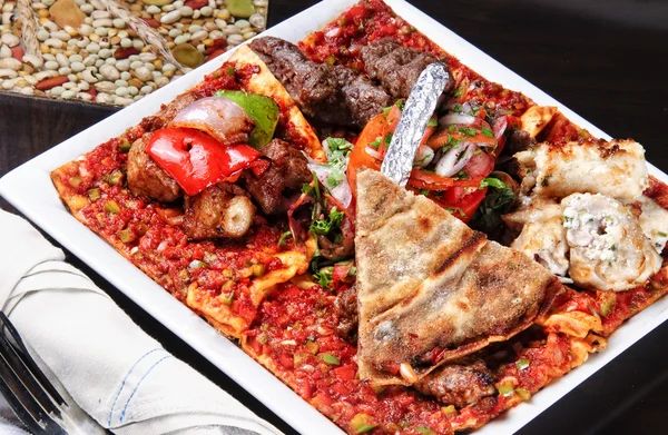 Prato de churrasco misto árabe tradicional — Fotografia de Stock