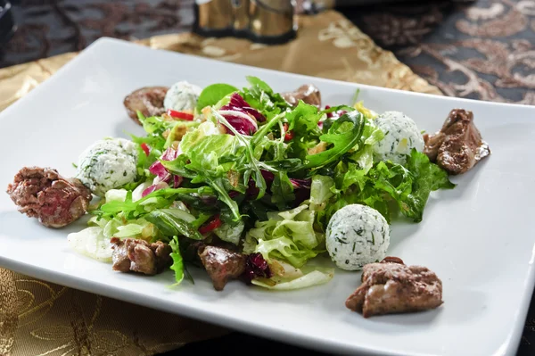 Plate of liver salad — Stock Photo, Image