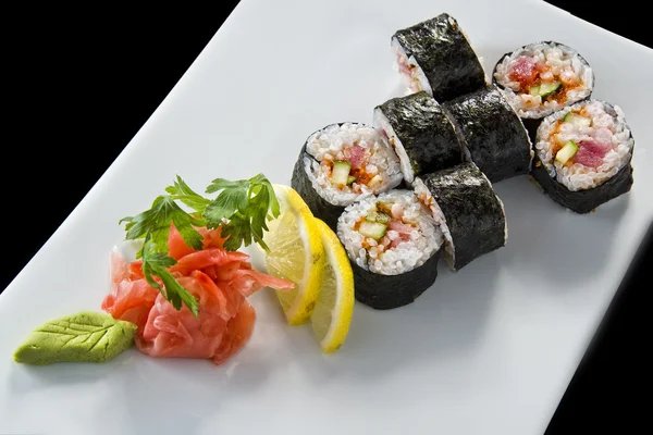 Изображение вкусной тарелки суши — стоковое фото