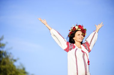 Açık güzel hamile slav kadın portresi