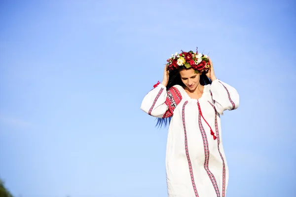 Outdoor portrait of beautiful pregnant Slav woman — Stock Photo, Image