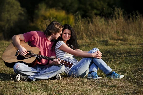 Romantic yang couple enjoy each other on countryside background — Stock Photo, Image
