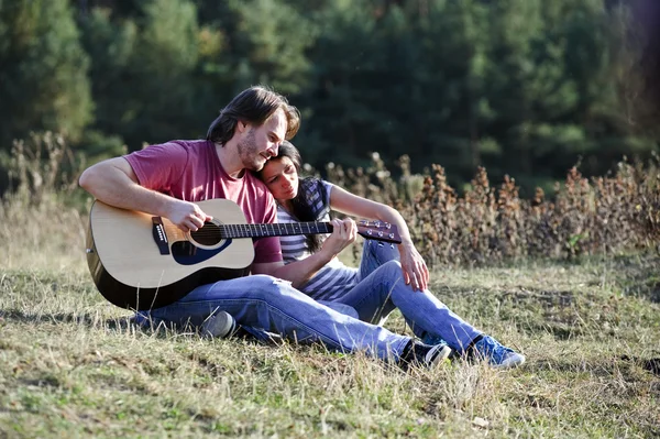 Romantic yang couple enjoy each other on countryside background — Stock Photo, Image