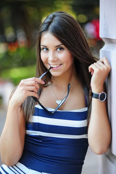 Portrait of beautiful yang dark haired girl outdoor — Stock Photo, Image