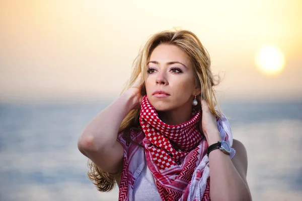 Sunset portrait of beautiful yang European woman — Stock Photo, Image