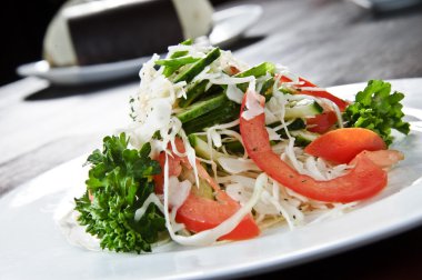 geleneksel İtalyan yeşil salata tabağı