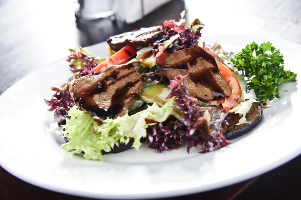 Placa de ensalada de verduras italiana tradicional — Foto de Stock