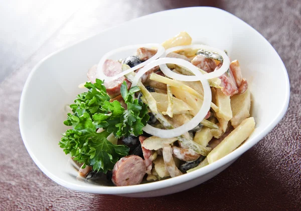 Salada italiana tradicional com queijo e cogumelos — Fotografia de Stock