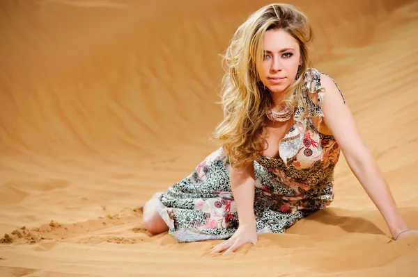 Yang and beautiful European woman having fun in yellow desert — Stock Photo, Image