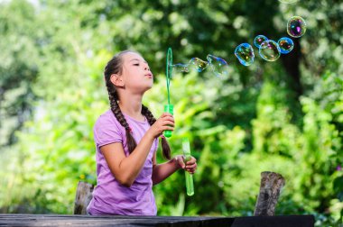 sabun köpüğü ile Yang kız