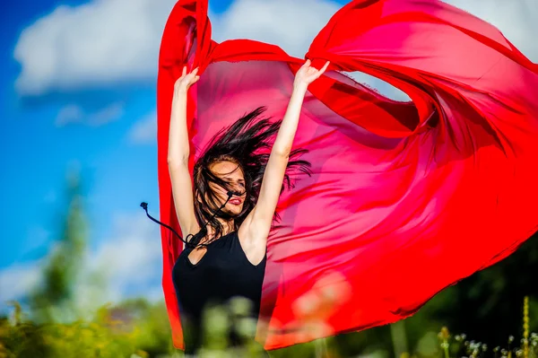 Foto de sexy yang mujeres de pelo oscuro con tela roja —  Fotos de Stock