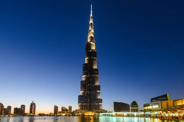 晚上 wiev 的 burj khalifa，迪拜，阿拉伯联合酋长国 — 图库照片