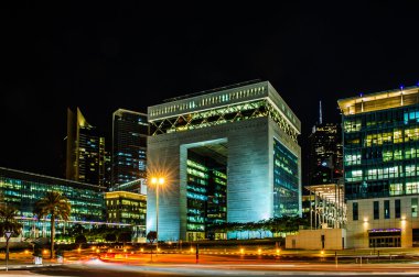 Dubai-Aralık 07: kapı - ana bina dubai Uluslararası Finans Merkezi, Ortadoğu'daki en hızlı büyüyen Uluslararası Finans Merkezi. 07 Aralık 2013, dubai, Birleşik Arap Emirlikleri.